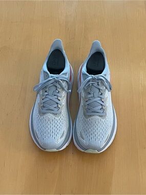 HOKA ONE ONE CLIFTON 8V ATHLETIC SHOES